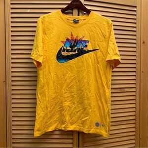 Nike Graphic T-shirt Large